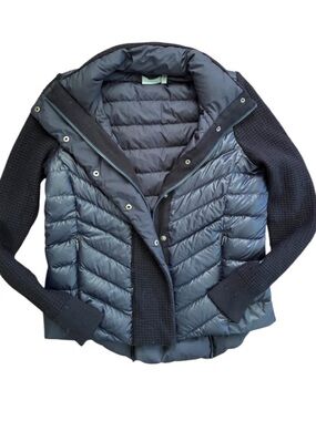 Athleta Down Quilted Knit Sleeve Puffer Jacket in Navy Sz Medium
